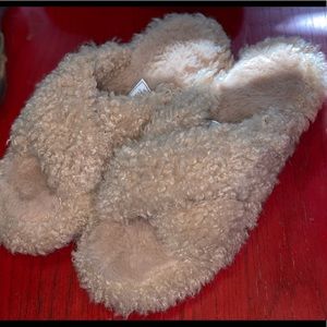 Bearpaw Sz M (7/8) Taupe Criss Cross Slippers NWOT